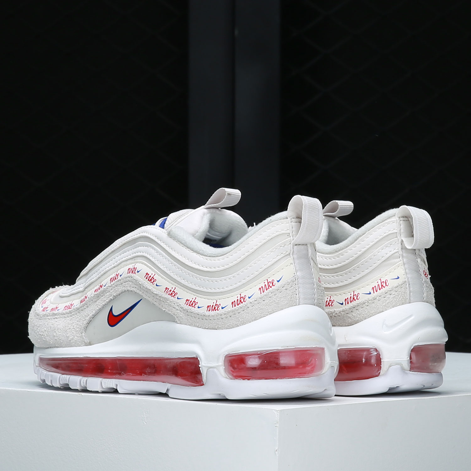 Sepatu olahraga berbantalan ud - Sneaker Zone ulasan dan harga