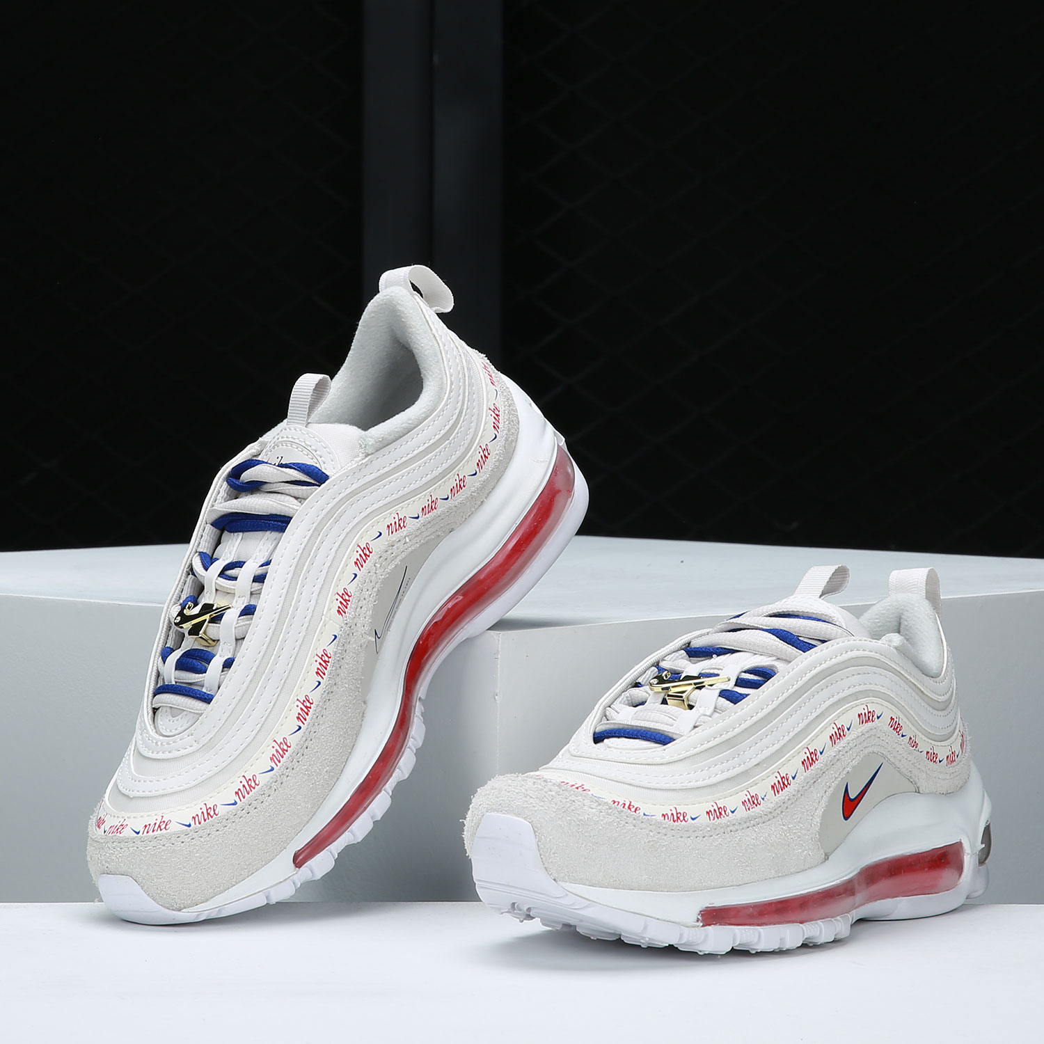 Sepatu olahraga berbantalan ud - Sneaker Zone ulasan dan harga