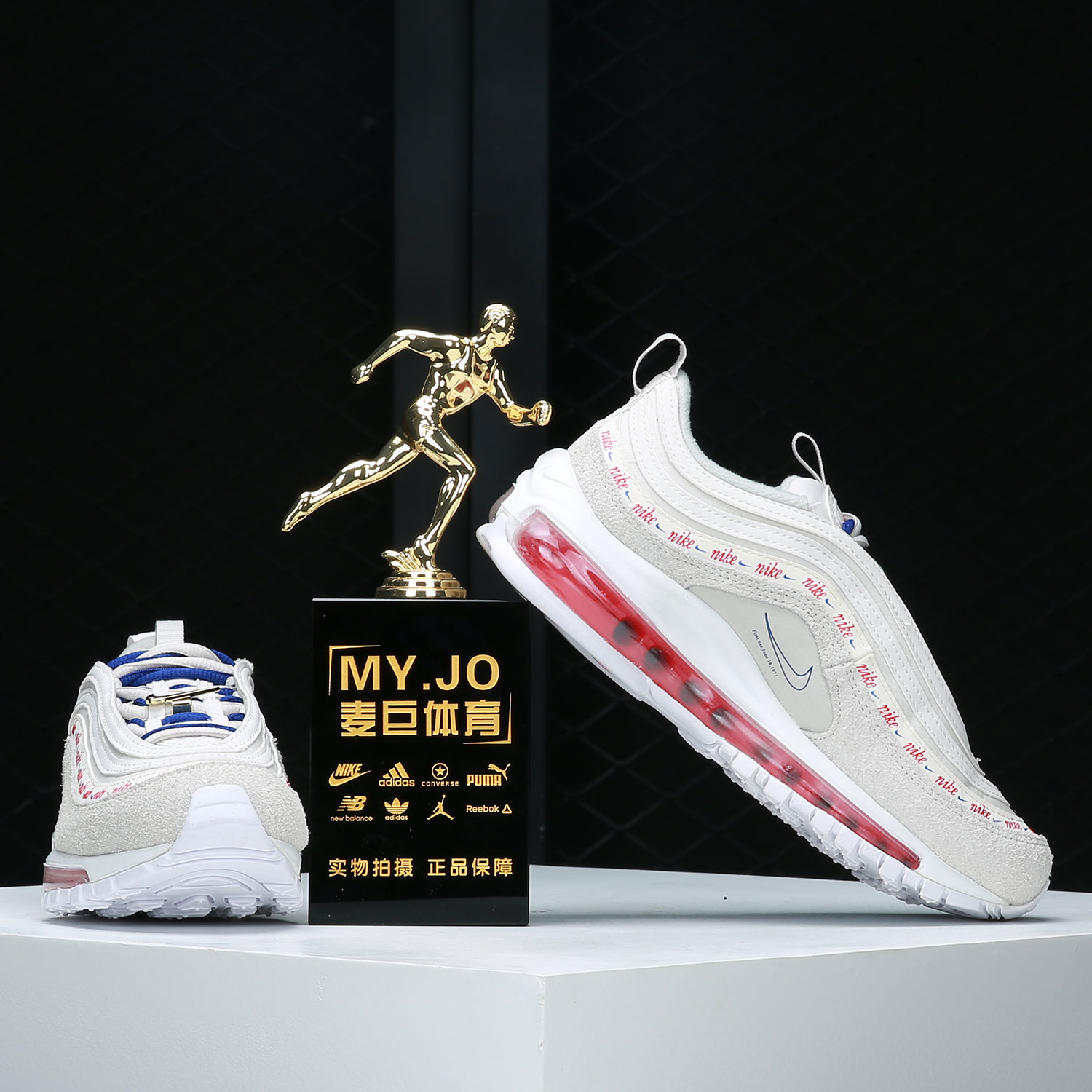Sepatu olahraga berbantalan ud - Sneaker Zone ulasan dan harga
