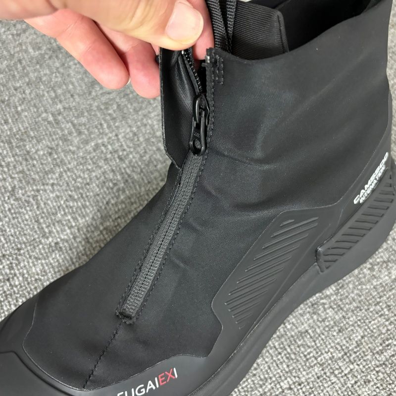 Sepatu Trekking Mid-Top Nyaman - Sneaker Zone ulasan dan harga